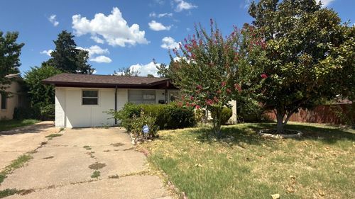 1851 Chevy Chase Dr, Carrollton, TX, 75006-7524 | Card Image