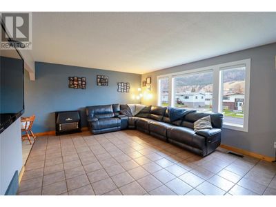 817 Birch St, House other with 4 bedrooms, 2 bathrooms and null parking in Okanagan Falls BC | Image 3