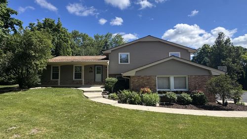 5340 S Maryknoll Drive, New Berlin, WI, 53151 | Card Image