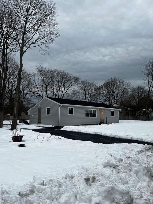 547 Taylor Ave, East Patchogue, NY, 11772-5122 | Card Image