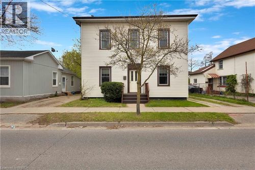 303 Dalhousie St, Brantford, ON, N3S3V6 | Card Image