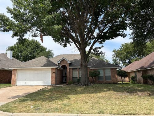 211 Springpark Dr, Arlington, TX, 76014-3161 | Card Image