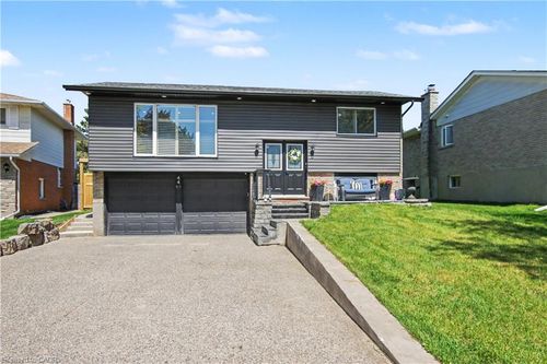 44 Oakhurst Cres, Kitchener, ON, N2B3K3 | Card Image