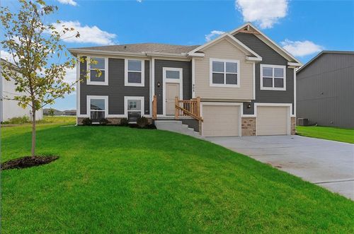 907 Pintail Ln, Oak Grove, MO, 64075-8700 | Card Image