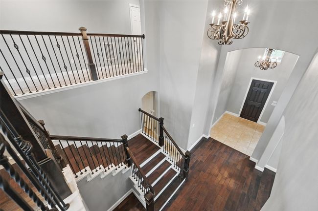 STAIRWAY TO 2ND FLOOR | Image 31