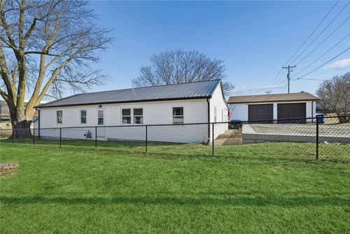 207 W Main St, Urbana, IA, 52345-9027 | Card Image