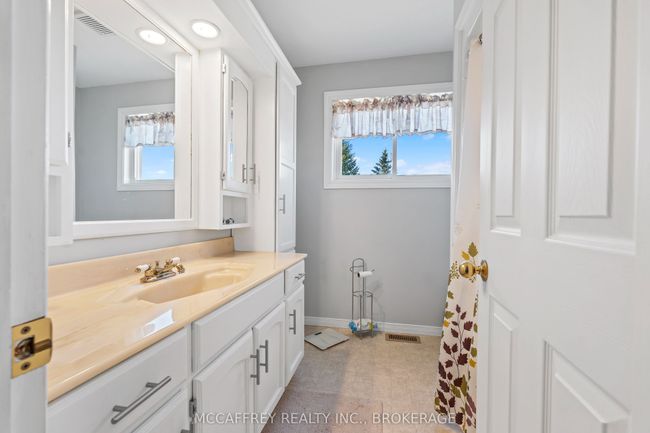 2492 County Rd 41, House other with 3 bedrooms, 2 bathrooms and 6 parking in Roblin ON | Image 24