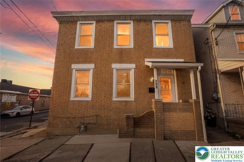 200 Church St, CATASAUQUA, PA, 18032-2515 | Card Image