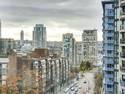 1004 - 1003 Burnaby St, Condo with 1 bedrooms, 1 bathrooms and 1 parking in Vancouver BC | Image 3