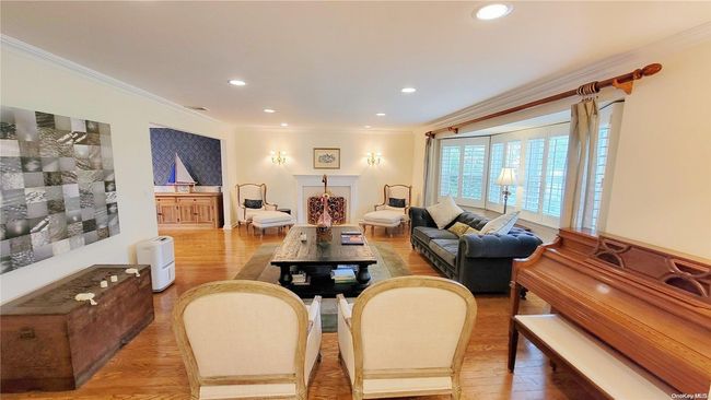 8 Haddington Dr, House other with 5 bedrooms, 3 bathrooms and null parking in Old Westbury NY | Image 15