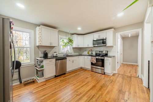 1172 Wintergreen Ave, Hamden, CT, 06514-4212 | Card Image