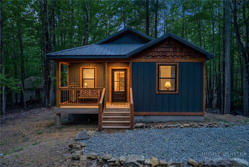 100 Teaberry Trl, Beech Mountain, NC, 28604-8223 | Card Image