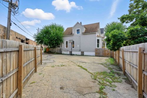 3313 Sacramento Ave, Chicago, IL, 60618-5821 | Card Image