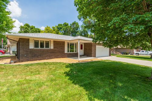 5101 Sunnybrook Dr, Sioux City, IA, 51106-4237 | Card Image