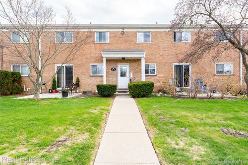 apt-4-801 W Long Lake Rd, Bloomfield Hills, MI, 48302-2060 | Card Image