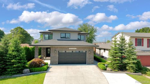 39611 Lakeshore Dr, Harrison Township, MI, 48045-5733 | Card Image