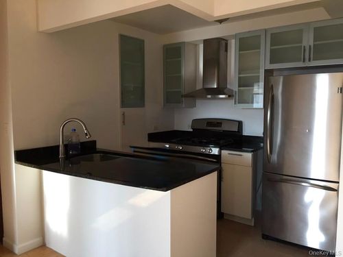 5b-30-80 21st St, Astoria, NY, 11102-3671 | Card Image
