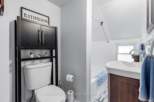 58 Main St N, House attached with 3 bedrooms, 1 bathrooms and 2 parking in Newmarket ON | Image 25