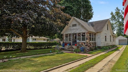 1047 Myrtle Ave, Waterford, MI, 48328-3832 | Card Image