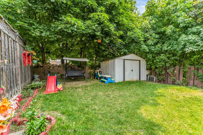 22 Fanshawe Dr, House attached with 4 bedrooms, 3 bathrooms and 2 parking in Brampton ON | Image 31