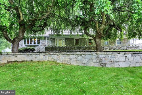 332 Blacklatch Ln, CAMP HILL, PA, 17011-8412 | Card Image
