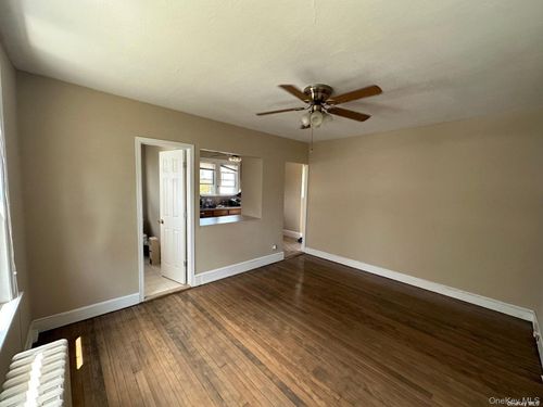 93 Lehigh St, Williston Park, NY, 11596-1321 | Card Image