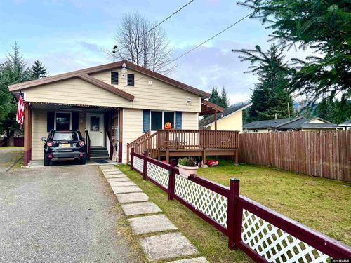 9008 Long Run Dr, Juneau, AK, 99801-8803 | Card Image