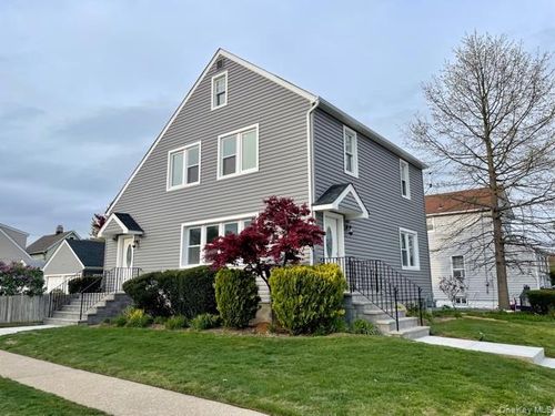 2-101 Davison Ave, Lynbrook, NY, 11563-1511 | Card Image