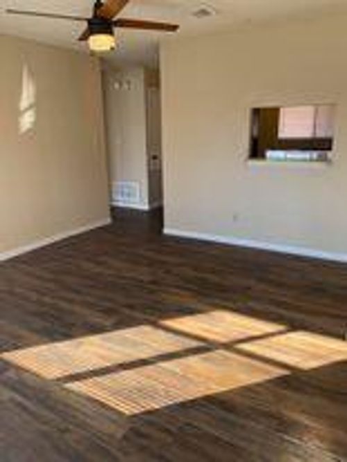 apt-304-139 Elm St, Lockhart, TX, 78644-2365 | Card Image
