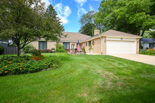 187 E Thompson Dr, Wheaton, IL, 60189-7476 | Card Image