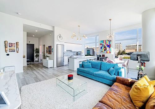 1050 Se Grand, Los Angeles, CA, 90015 | Card Image