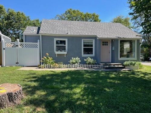 811 E Walnut St, Belton, MO, 64012-2543 | Card Image