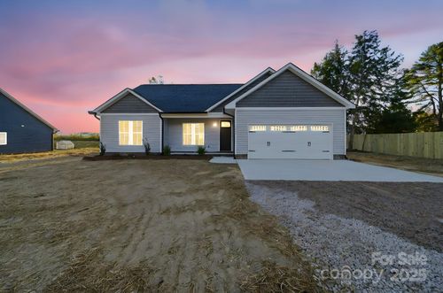 7657 Tuckaseegee Rd, Kannapolis, NC, 28081-9537 | Card Image