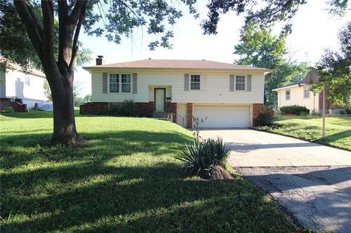 11204 W 51st Ter, Shawnee, KS, 66203-1502 | Card Image