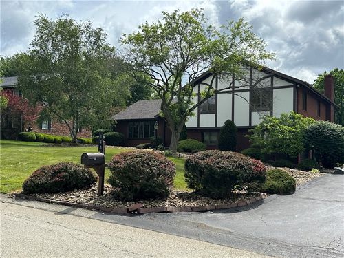 143 Heritage Hills Rd, Uniontown, PA, 15401-5643 | Card Image