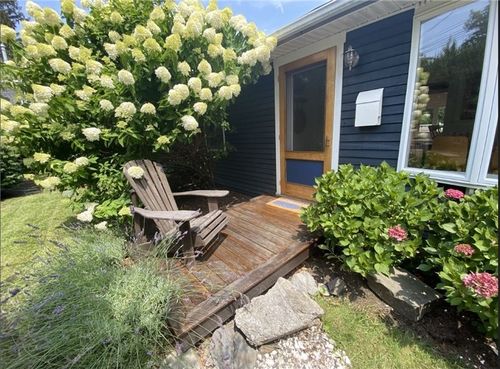 52 Lawn Ave, Jamestown, RI, 02835-1038 | Card Image