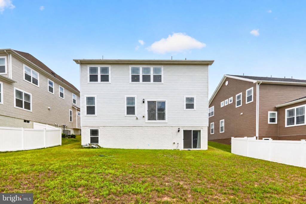 Residential in WHITE PLAINS 4
