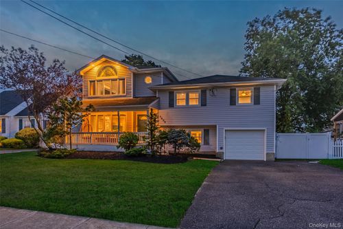 3608 Tonopah St, Seaford, NY, 11783-3006 | Card Image