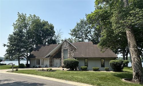 10 Lakeshore Ct, Danville, IL, 61832-1303 | Card Image