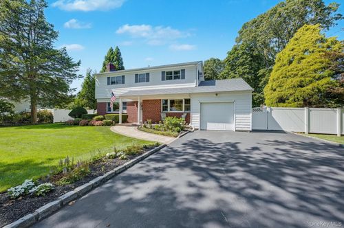 7 Roderick Ct, East Northport, NY, 11731-5207 | Card Image
