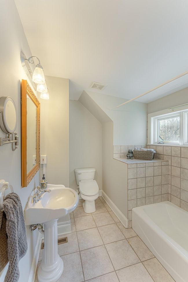 Upstairs Bath | Image 42