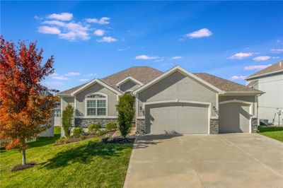 7470 Nw Damon Drive, House other with 4 bedrooms, 3 bathrooms and null parking in Parkville MO | Image 2