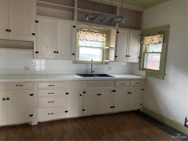 129 E Jones Ave, House other with 3 bedrooms, 3 bathrooms and 2 parking in Pharr TX | Image 6