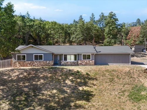 6517 Pioneer Rd, Medford, OR, 97501-9317 | Card Image