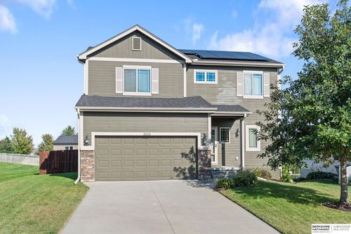 8215 N 147th Ave, Bennington, NE, 68007-7036 | Card Image