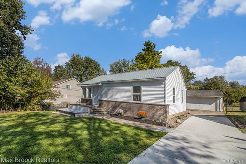 769 Markdale St, Lake Orion, MI, 48362-3417 | Card Image