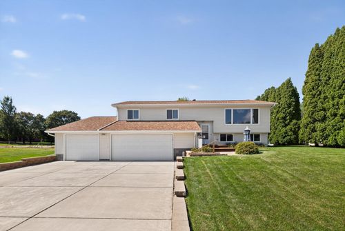 1611 N Oak St, Lake City, MN, 55041-9031 | Card Image