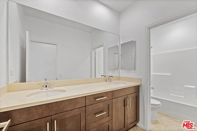 20650 Huntley Way, Condo with 4 bedrooms, 3 bathrooms and 4 parking in Santa Clarita CA | Image 10
