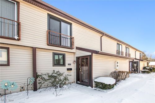 c52-7436 Pine River Court, Middleburg Heights, OH, 44130 | Card Image