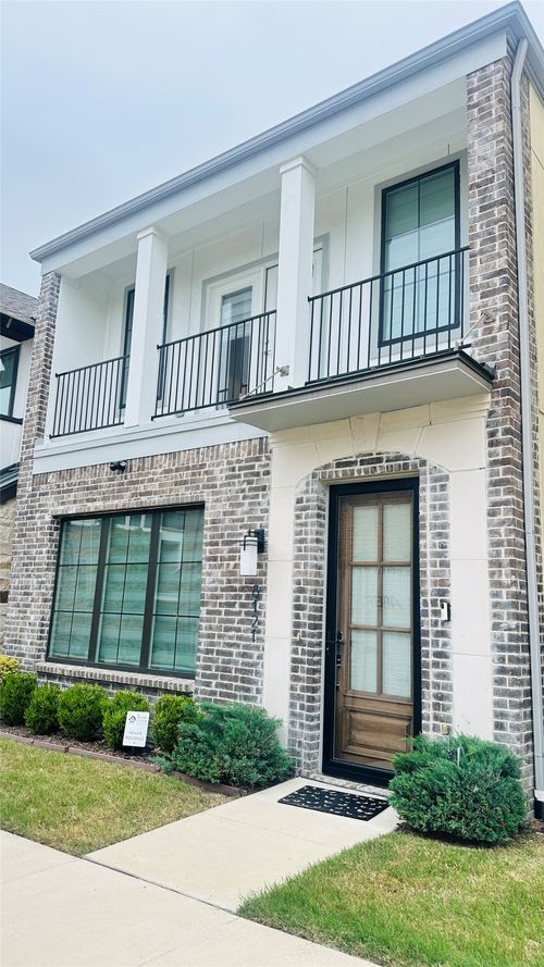 8121 Bromley Dr, Dallas, TX, 75231-3601 | Card Image